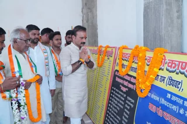 Chandauli News: धूमधाम से मना स्वतंत्रता दिवस, विधायक सुशील सिंह ने किया ध्वजारोहण.