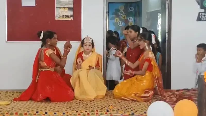 Chandauli News: ज्ञान प्रवाह इंटरनेशनल स्कूल में देशभक्ति प्रस्तुतियों ने मोहा मन, बच्चों ने दी शानदार परेड.