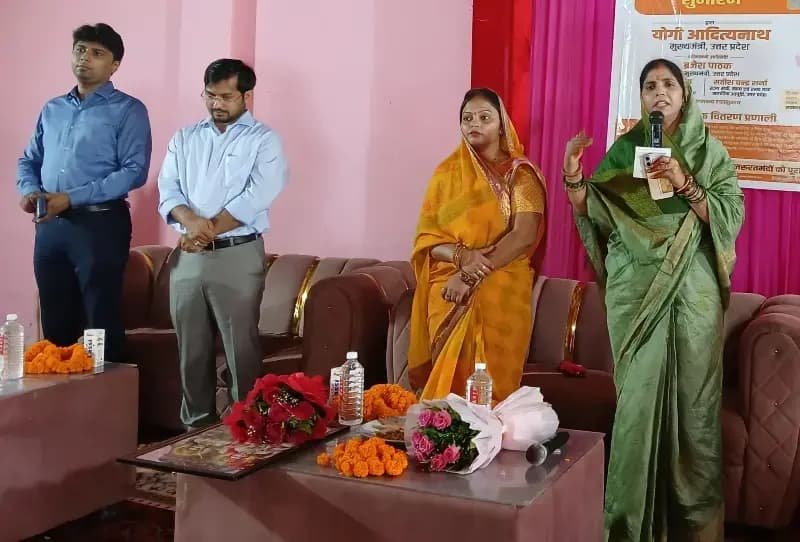 Chandauli News: पूर्व जिला पंचायत अध्यक्ष किरण सिंह की मौजूदगी में कोटेदारों को मिली बड़ी सौगात.
