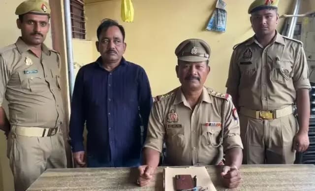Chandauli News: MLC पद दिलाने के नाम पर 17.22 लाख की ठगी, अलीनगर पुलिस ने वांछित आरोपी को दबोचा.