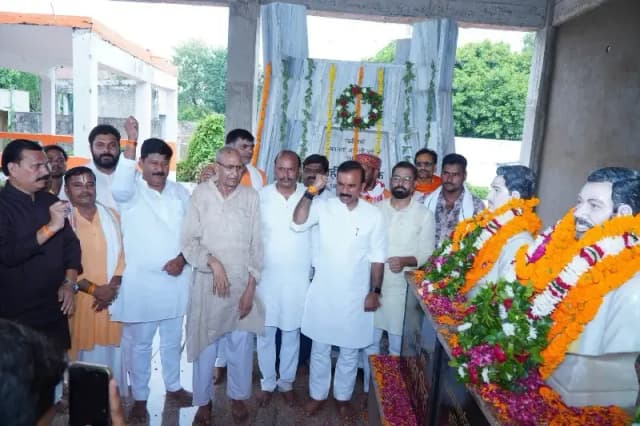 Chandauli News: शहादत के दिन राजनीति पर भड़के विधायक सुशील सिंह, बोले- शहीदों का सम्मान राजनीति से ऊपर.
