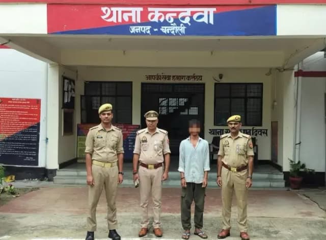Chandauli News : 25 हजार के इनामी वांछित को पुलिस ने बिहार से पकड़ा, गोवंश बरामदगी मामले में था फरार.