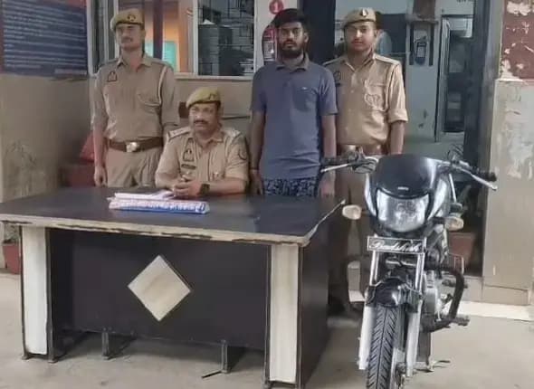 Chandauli News : चेकिंग के दौरान चोरी की बाइक बरामद, 19 वर्षीय युवक गिरफ्तार.