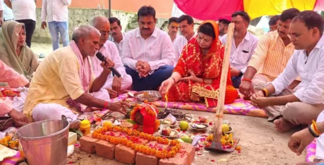 Chandauli News : महालक्ष्मी महड़ौरी देवी मंदिर का होगा कायाकल्प, 1.92 करोड़ की परियोजना का भूमि पूजन.