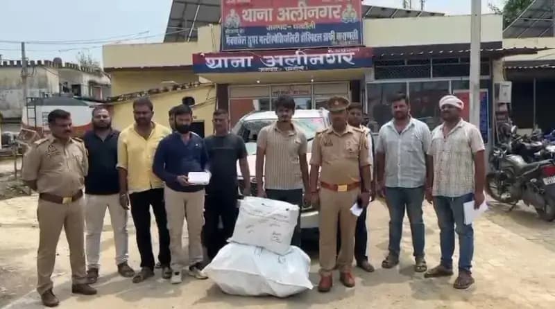 Chandauli News: कार से 42 किलो 470 ग्राम गांजा बरामद, अंतरराज्यीय गिरोह के दो तस्कर गिरफ्तार.
