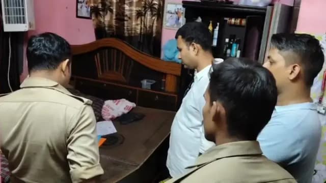 Chandauli News: RPF SIB इंस्पेक्टर के रेलवे क्वार्टर में भीषण चोरी, तीन लाख के जेवर और सामान पर चोरों ने किया हाथ साफ.