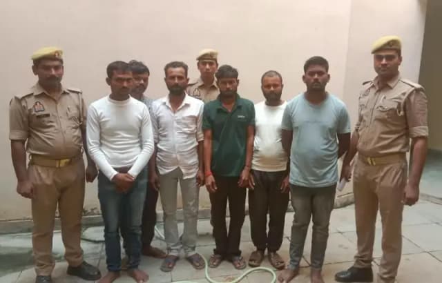 Sonbhadra News: करमा पुलिस की कार्रवाई, चेकिंग में छह अभियुक्त गिरफ्तार.