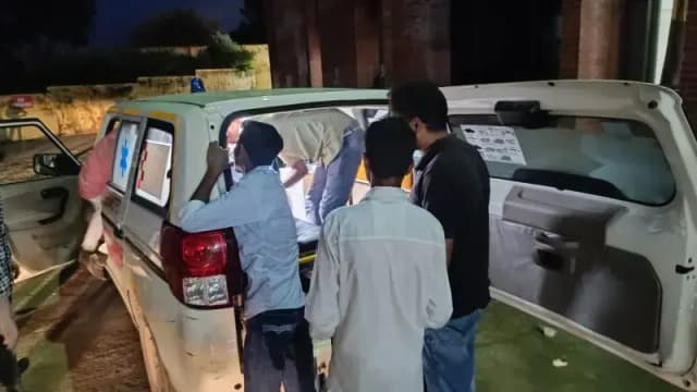 Sonbhadra News: त्योहार की खुशी मातम में बदली, सड़क हादसे में पति की मौत, पत्नी गंभीर अवस्था में BHU ट्रामा सेंटर रेफर.