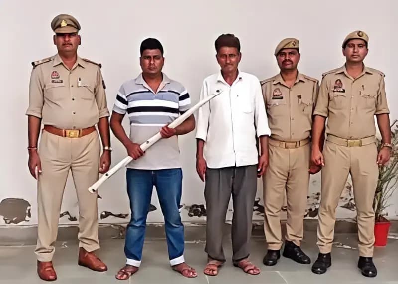 Chandauli News : गोबर फेंकने के विवाद में मारपीट, हत्या के प्रयास के दो आरोपी गिरफ्तार.