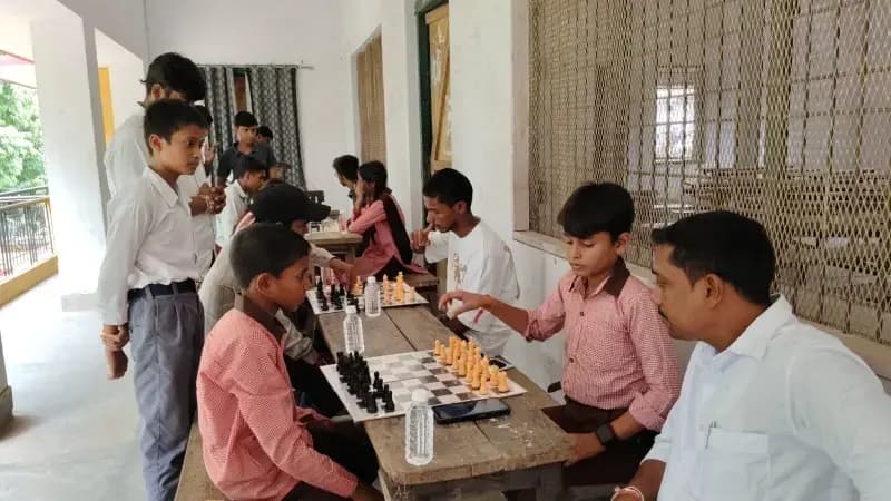 Chandauli News: जनपदीय शतरंज प्रतियोगिता में 35 खिलाड़ियों ने लिया हिस्सा, मंडलीय प्रतियोगिता के लिए 11 सदस्यीय टीम चयनित