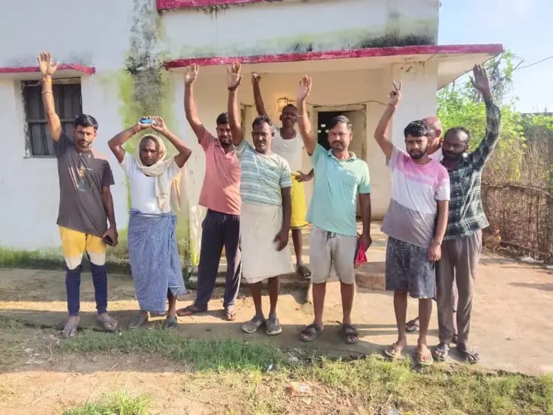 Sonbhadra News: बभनी के चार गांवों में सफाई व्यवस्था को लेकर ग्रामीणों का प्रदर्शन, डीएम से कार्रवाई की मांग.