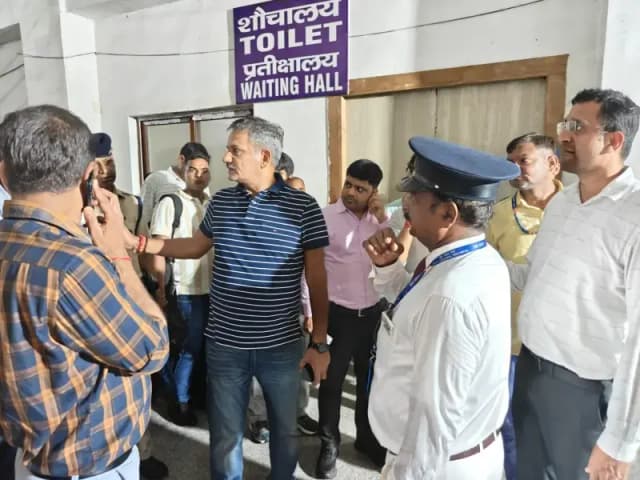 Chandauli News: पितृपक्ष मेला को लेकर रेलवे की तैयारी तेज, गया में बढ़ेंगे टिकट काउंटर और सुरक्षा व्यवस्था.