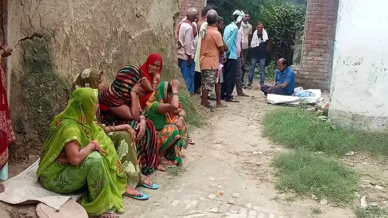 Chandauli News: सीढ़ियों से गिरकर 14 वर्षीय किशोर की मौत, परिवार में मचा कोहराम.