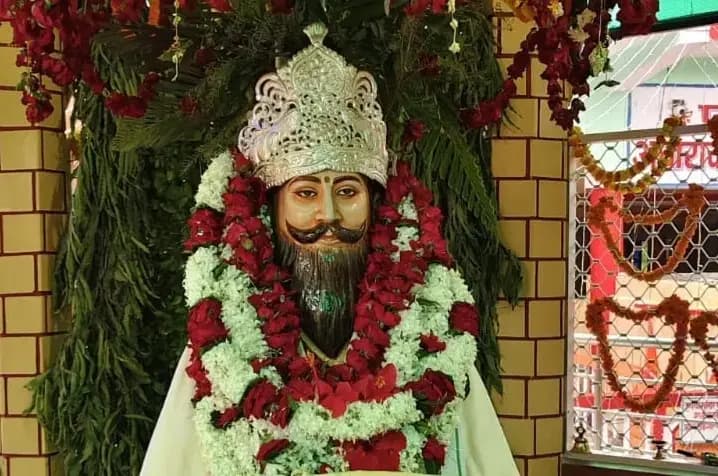 Chandauli News: बाबा कीनाराम के 427वें जन्मोत्सव के लिए सजा रामगढ़, आज से गूंजेगा घंट-घड़ियाल और शंखनाद.