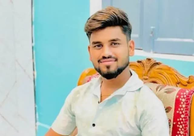 Chandauli News: मंदिर दर्शन के लिए घर से निकला था युवक, नेशनल हाईवे पर मवेशी से टकराई बाइक, दर्दनाक मौत.
