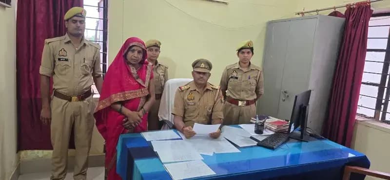 Sonbhadra News: शादी कराने के नाम पर 1.60 लाख रुपये की जबरन वसूली का आरोप, महिला गिरफ्तार.