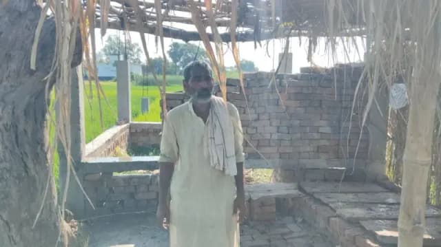 Chandauli News: मीट की दुकान की मड़ई में लगाई आग, पीड़ित दुकानदार ने अज्ञात लोगों पर जताया शक.