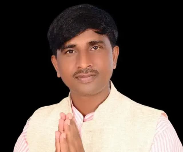 Chandauli News: चकिया सुरक्षित सीट से महेंद्र कुमार राव ने सपा प्रत्याशी के लिए पेश की दावेदारी.