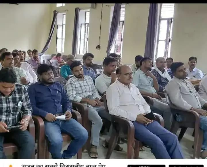 Chandauli News: अतिरिक्त प्रभार के विरोध में 40 लेखपालों का कार्य बहिष्कार, राजस्व कार्य प्रभावित.