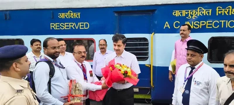 Sonbhadra News: चोपन क्षेत्र के पहले दौरे पर शक्तिनगर पहुंचे पूर्व मध्य रेल के नए महाप्रबंधक.