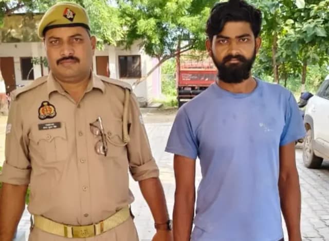 Sonbhadra News: शाहगंज पुलिस ने वांछित/वारंटी अभियुक्त को घर से किया गिरफ्तार.