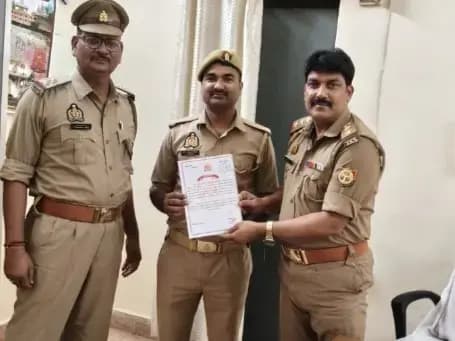 Sonbhadra News: आईजीआरएस निस्तारण में उत्कृष्ट योगदान पर कांस्टेबल को प्रशस्ति-पत्र.