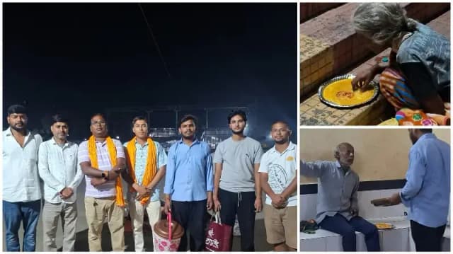 Sonbhadra News: चोपन रेलवे स्टेशन पर जरूरतमंदों के लिए जारी है रात्रि भोजन सेवा.