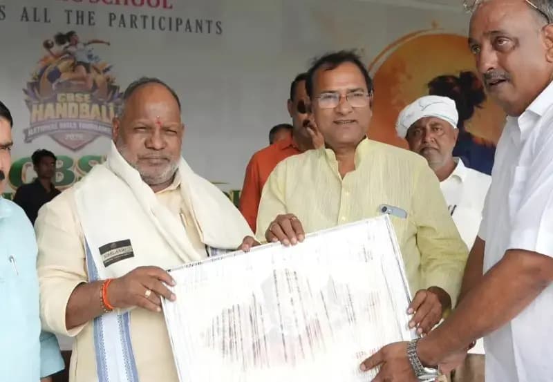Chandauli News: इंटरनेशनल गर्ल्स हैंडबॉल टूर्नामेंट का आगाज, एक बार फिर जे एस पब्लिक स्कूल में बढ़ाया जनपद का मान.