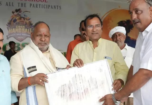 Chandauli News: इंटरनेशनल गर्ल्स हैंडबॉल टूर्नामेंट का आगाज, एक बार फिर जे एस पब्लिक स्कूल में बढ़ाया जनपद का मान.