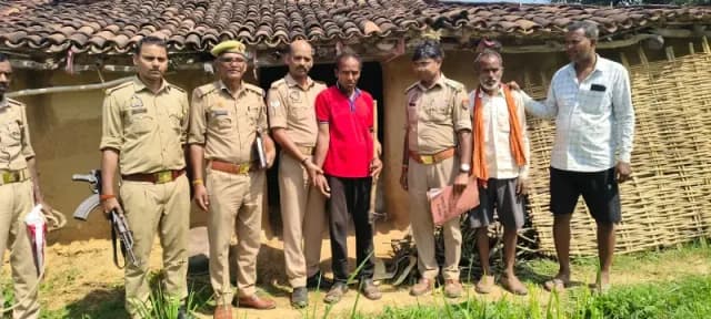 Sonbhadra News: भूत-प्रेत की बात को लेकर पड़ोसी पर कुल्हाड़ी से हमला, जुगैल पुलिस ने आरोपी को दबोचा.