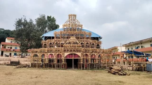 Sonbhadra News: दुर्गा पूजा पंडालों में दिखेगा आकर्षक स्वरूप, मिताली क्लब में श्रीराम मंदिर की झलक.