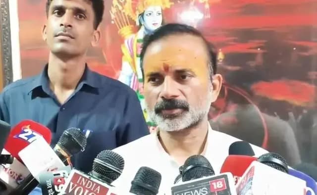 Chandauli News : चुनाव हारने पर आयोग और सुप्रीम कोर्ट पर आरोप लगाता है विपक्ष, सुशील सिंह.