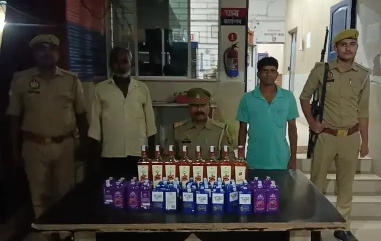 Chandauli News : 12.84 लीटर अंग्रेजी शराब के साथ बिहार के दो शराब तस्कर गिरफ्तार.