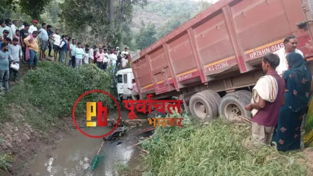 Chandauli News : ट्रेलर की टक्कर से नहर में गिरी गुमटी, दुकानदार लापता, घटना से हड़कंप.