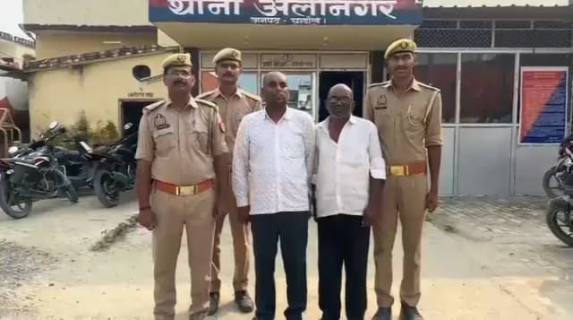 Chandauli News : मैजिक वाहन में गोवंश ले जा रहे दो आरोपी गिरफ्तार, एक गोवंश बरामद.