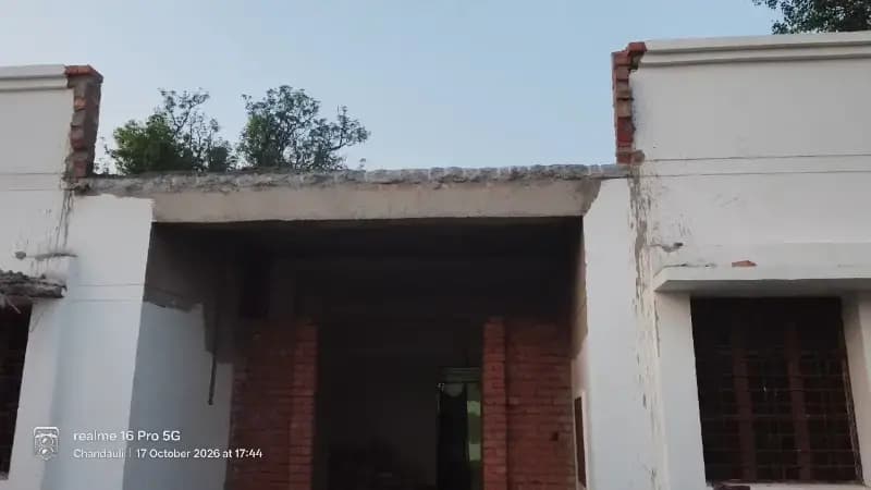 Chandauli News : उद्घाटन से पहले ही गिरा निर्माणाधीन कंपोजिट विद्यालय का बारजा, 1.30 करोड़ की परियोजना पर उठे सवाल.