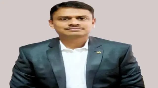 Varanasi News : एमएलसी चुनाव में अनाधिकृत मतदान पर होगी कड़ी कार्रवाई, मंडलायुक्त एस राजलिंगम ने दिए निर्देश.