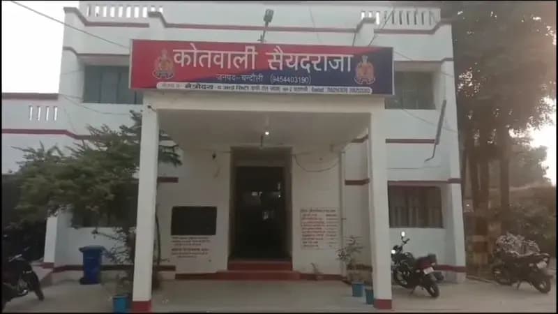 Chandauli News : रेलवे ट्रैक पर नवविवाहिता की ट्रेन से कटकर मौत, शौचालय न होने पर उठे सवाल.