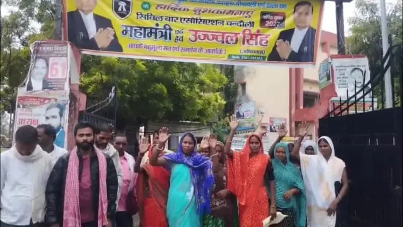 Chandauli News: ग्राम सभा की जमीन पर कब्जे का आरोप, ग्रामीणों ने तहसील में किया प्रदर्शन.