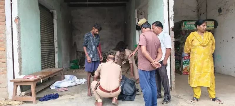 Chandauli News: चहनियां बाजार में महिला का शव मिलने से सनसनी, पोस्टमार्टम रिपोर्ट से खुलेगा मौत का राज.