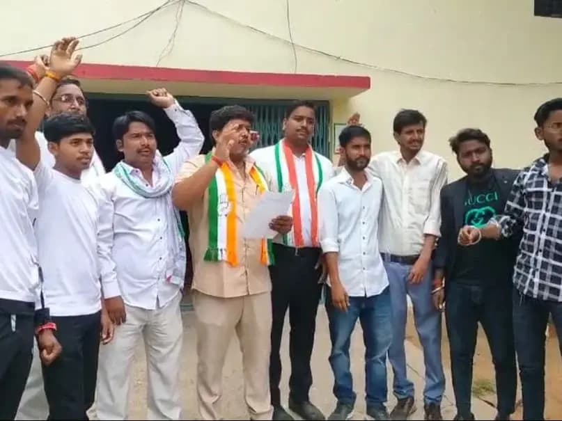 Sonbhadra News: कांग्रेस का प्रदर्शन, वृहद वृक्षारोपण का आकड़ा जिओ टैग सहित देने की मांग.