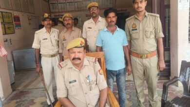 मुग़लसराय पुलिस के गिरफ्त में जीवनाथपुर स्टेशन मास्टर को गोली मारने वाला मनबढ़ आरोपी