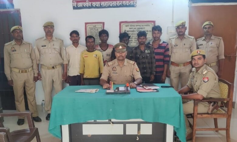 नौगढ़ पुलिस की गिरफ्त में पकड़े गए पशु तस्कर