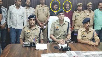 पुलिस लाइन चंदौली में लूटकांड का खुलासा करते एसपी