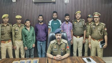 पुलिस लाइन में गांजा तस्कर गैंग का खुलासा करते सीओ सदर