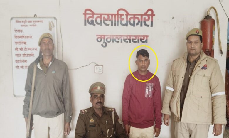 मुग़लसराय कोतवाली पुलिस की गिरफ्त में 20 हजार इनामी गैंगस्टर का आरोपी