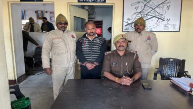 अलीनगर पुलिस के गिरफ्त में दस हजार इनामी गैंगस्टर एक्ट में वांछित अभियुक्त