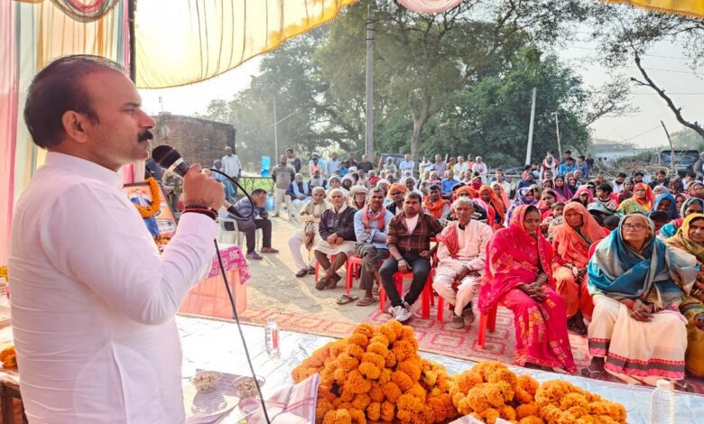 सभा को सम्बोधित करते सैयदराजा विधायक सुशील सिंह