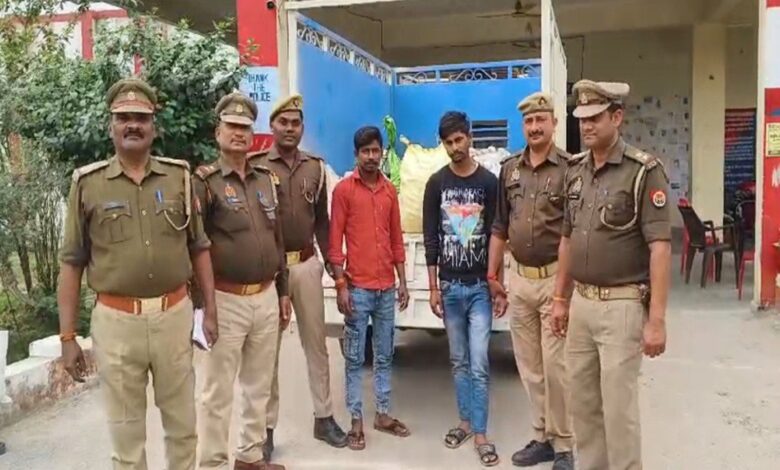 ओबरा पुलिस की गिरफ्त में दोनों शराब तस्कर