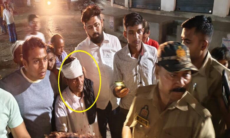 पीले घेरे में घायल बुजुर्ग